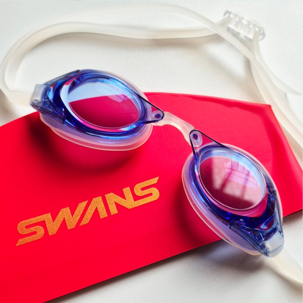 عینک شنای طبی